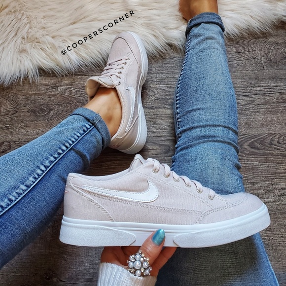 NEW Nike Casual Tennis - Picture 2 of 7